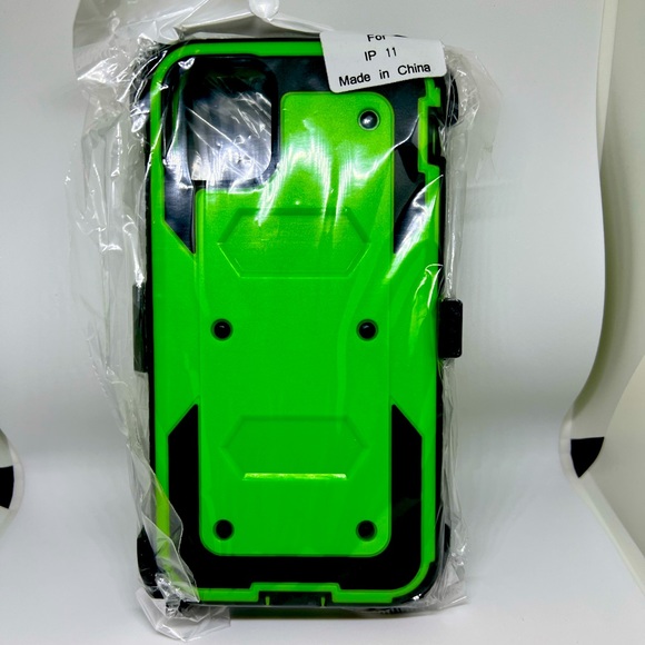 Lot of 3 iPhone 11 cases. 2 new, 1 like new - Picture 1 of 13